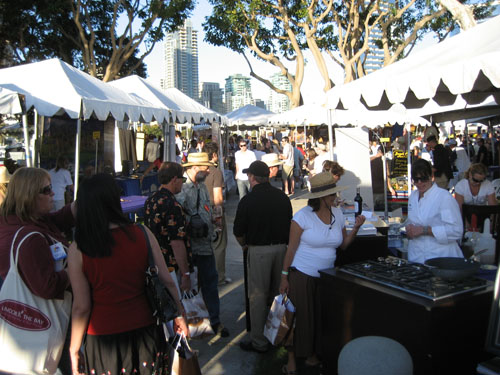 crowd1.jpg