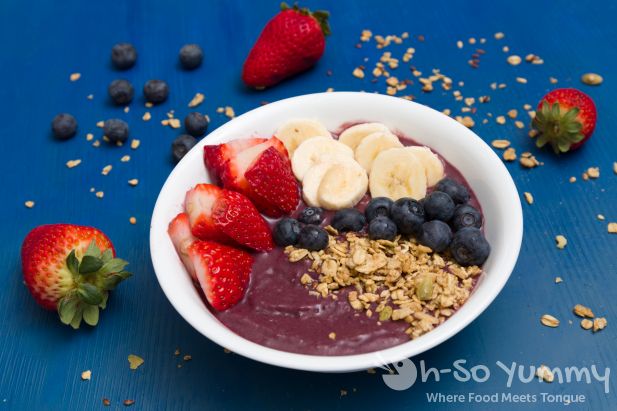 Acai Bowl with bananas, berries and granola